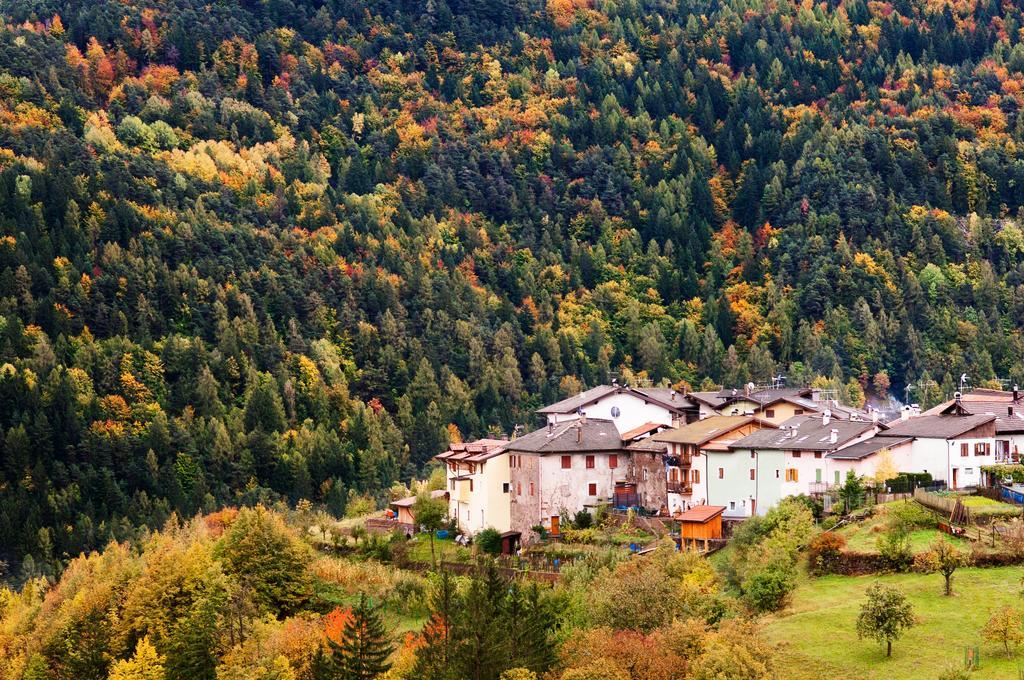 Hostel L'Ost - Ostello Di Grumes Εξωτερικό φωτογραφία